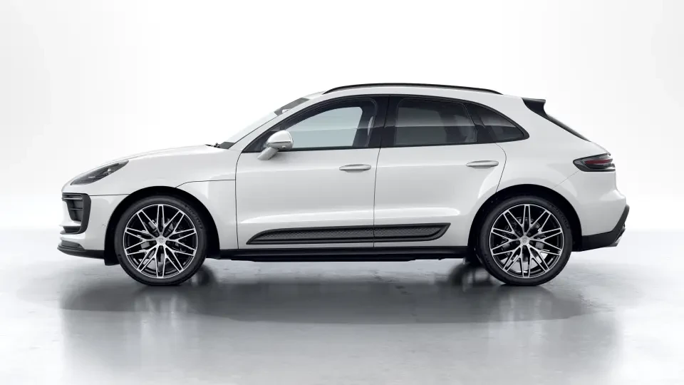2026 Porsche Macan - Image 15 of 31