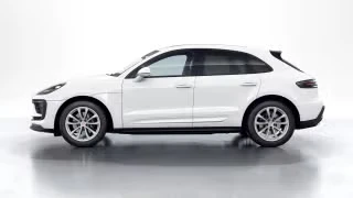 2026 Porsche Macan - Image 9 of 31