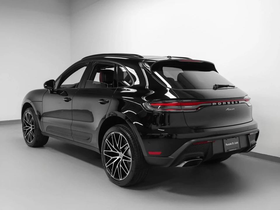 2026 Porsche Macan Electric - Image 3 of 5