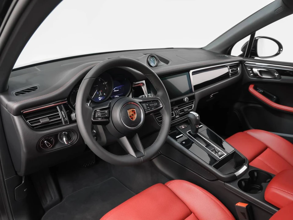 2026 Porsche Macan Electric - Image 4 of 5