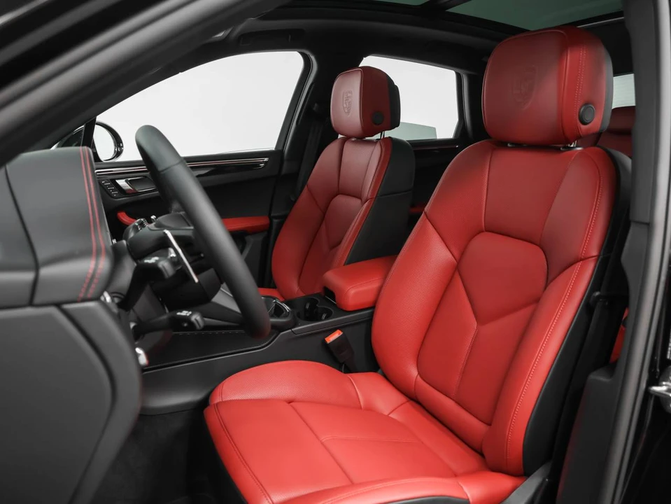 2026 Porsche Macan Electric - Image 5 of 5