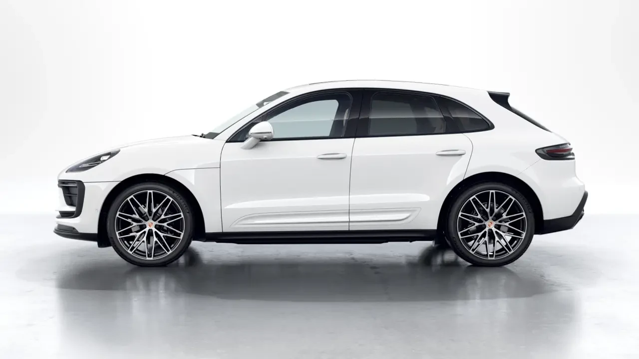 2026 Porsche Macan - Image 16 of 31