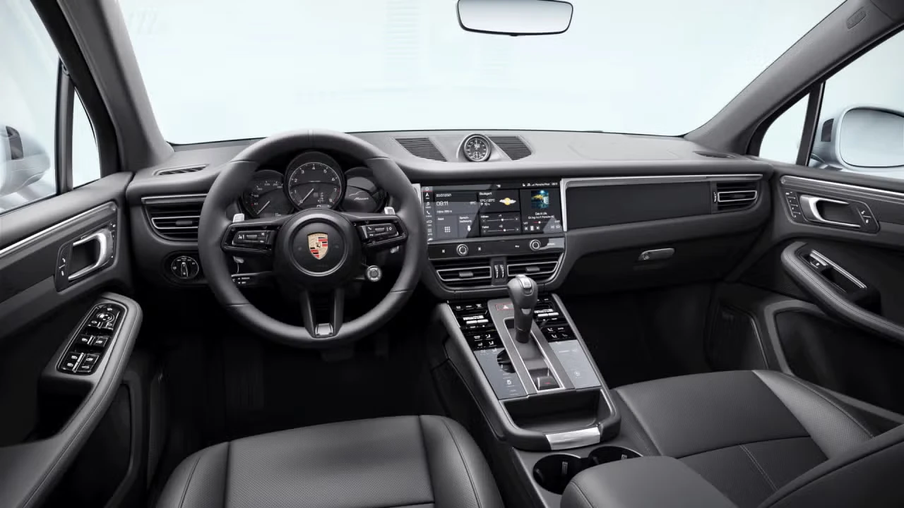 2026 Porsche Macan - Image 28 of 31