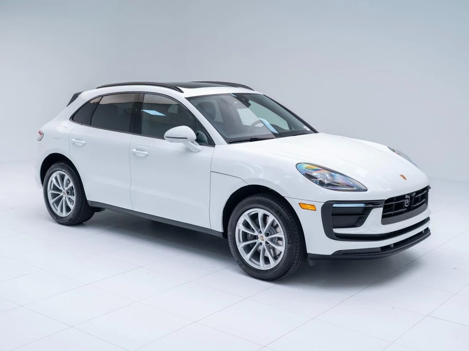 2026 Porsche Macan - Image 7 of 31
