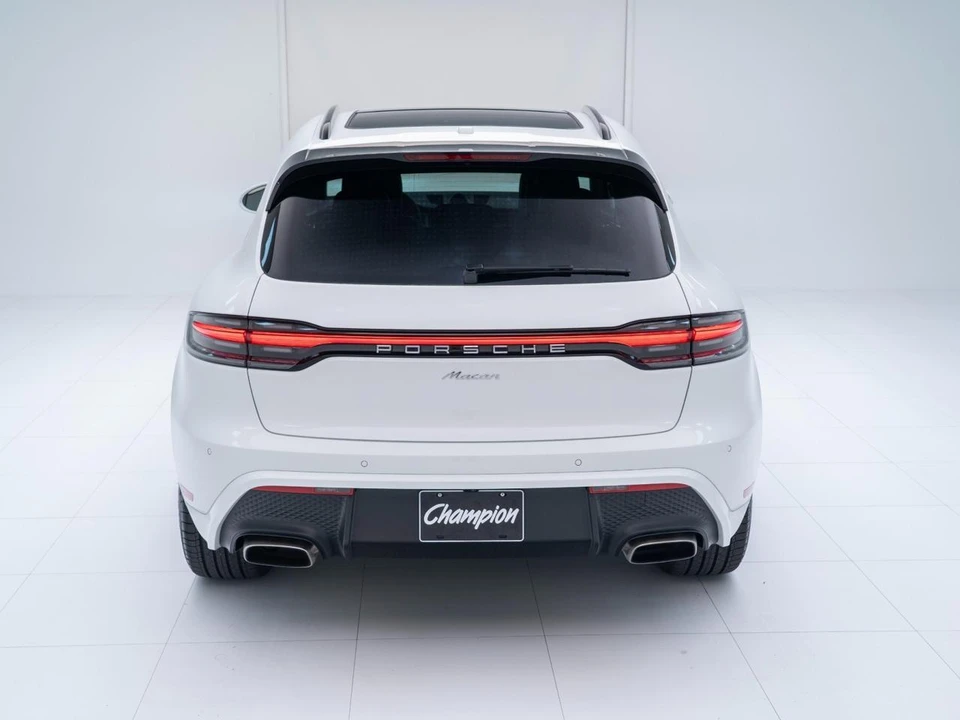 2026 Porsche Macan - Image 10 of 31