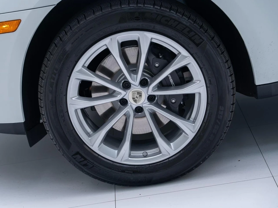 2026 Porsche Macan - Image 12 of 31