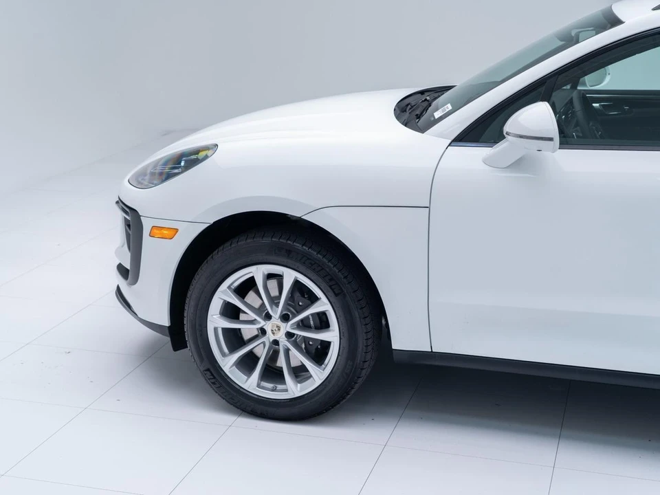 2026 Porsche Macan - Image 11 of 31
