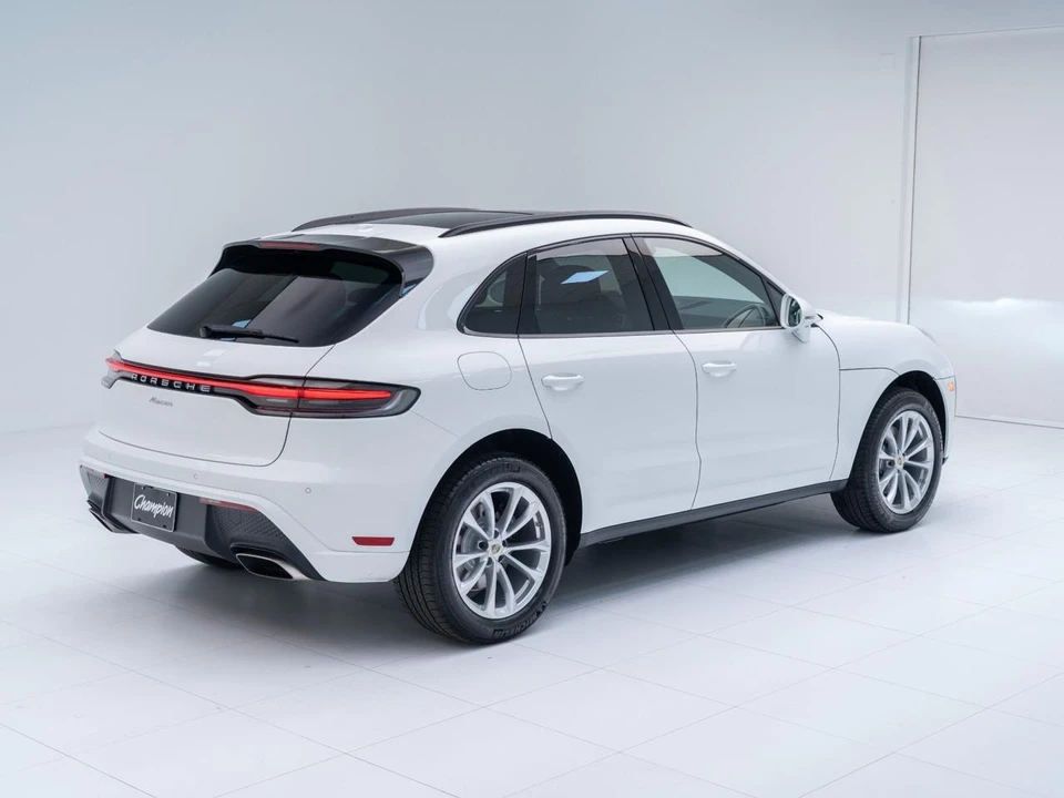 2026 Porsche Macan - Image 9 of 31