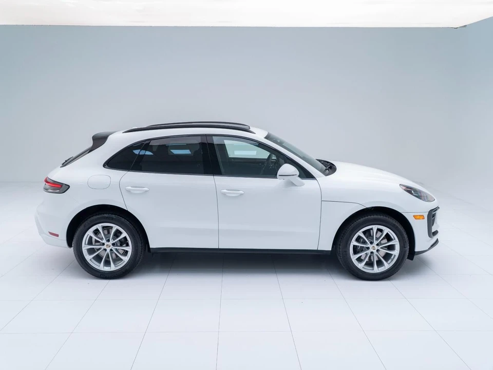 2026 Porsche Macan - Image 8 of 31