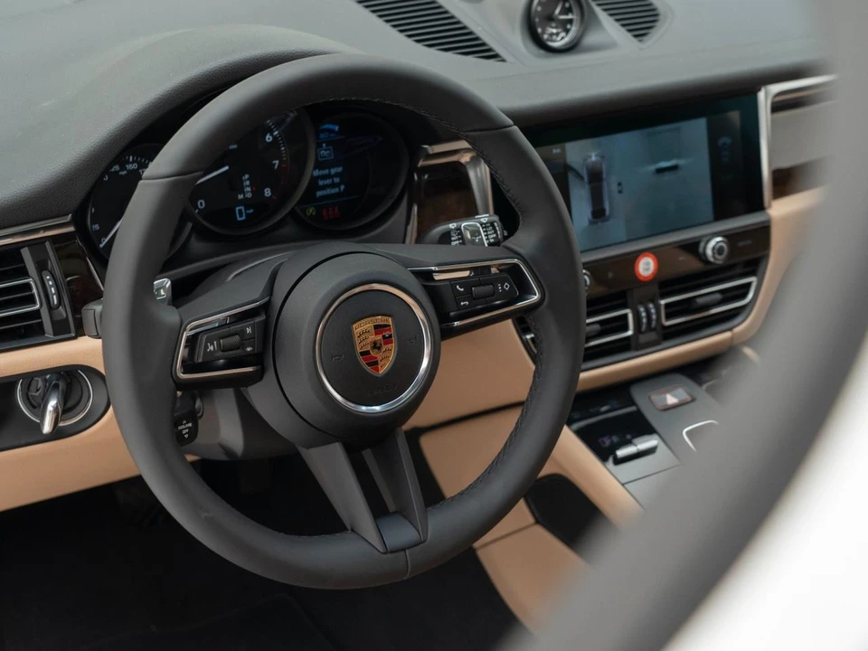 2026 Porsche Macan - Image 19 of 31