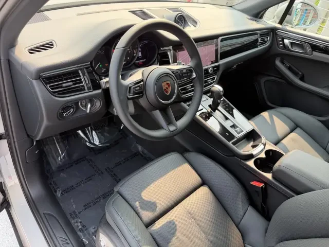 2026 Porsche Macan Electric - Image 30 of 31
