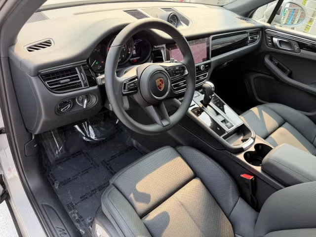 2026 Porsche Macan Electric - Image 26 of 31