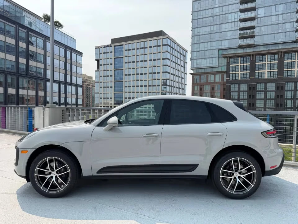 2026 Porsche Macan Electric - Image 11 of 31