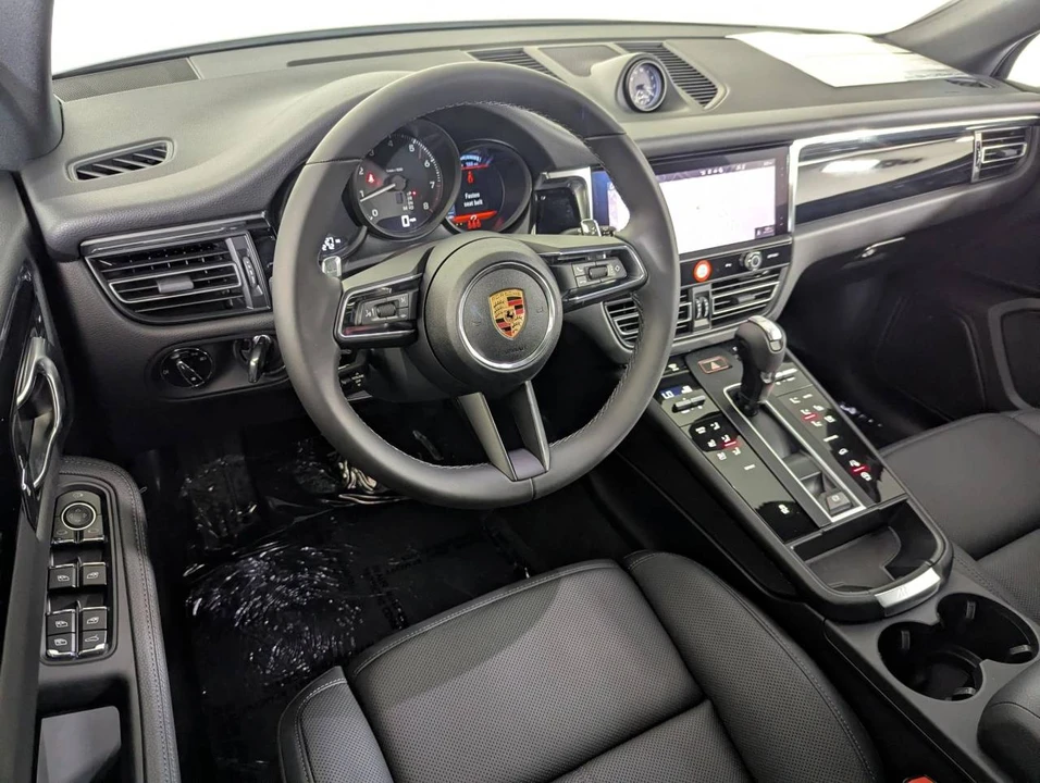 2026 Porsche Macan Electric - Image 4 of 4