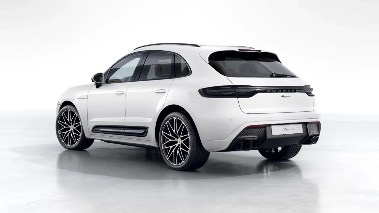 2026 Porsche Macan - Image 24 of 31