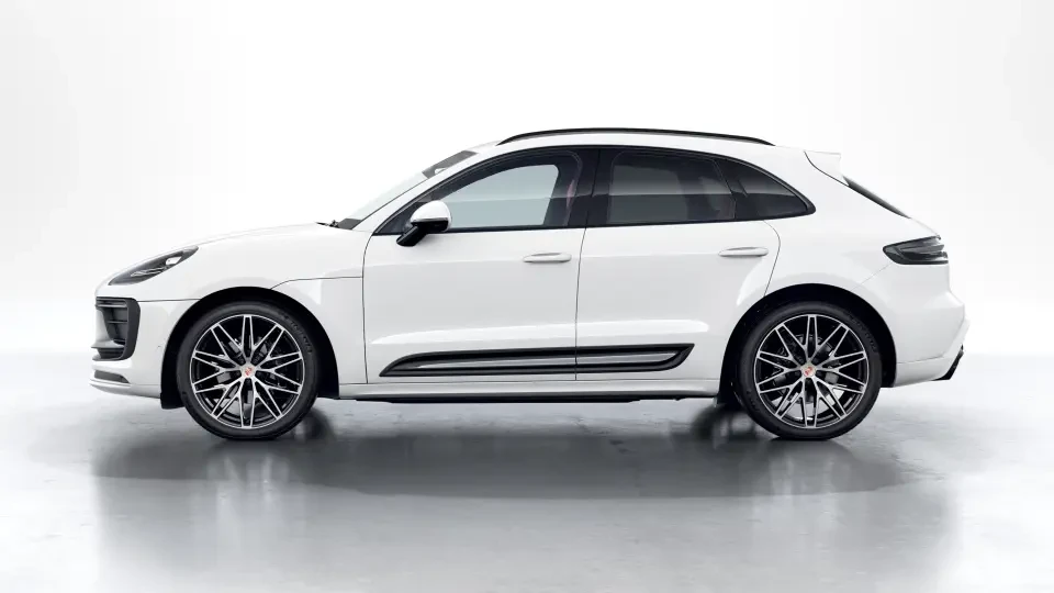 2026 Porsche Macan - Image 15 of 31