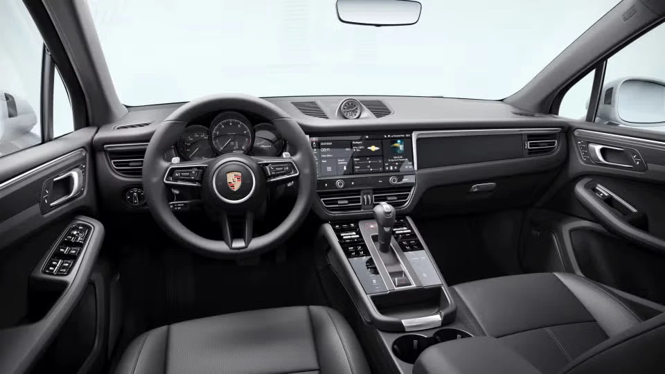 2026 Porsche Macan - Image 27 of 31