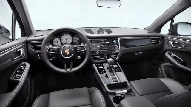 2026 Porsche Macan - Image 26 of 31