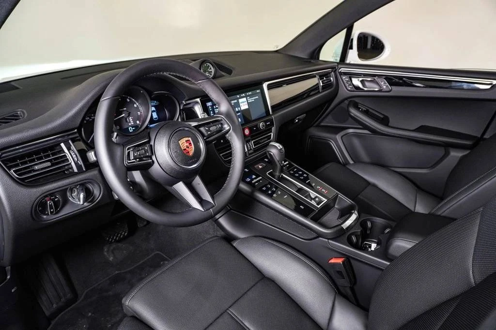 2026 Porsche Macan Electric - Image 4 of 4