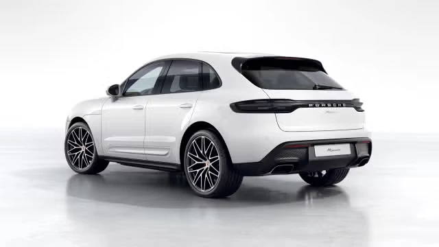 2026 Porsche Macan - Image 18 of 30