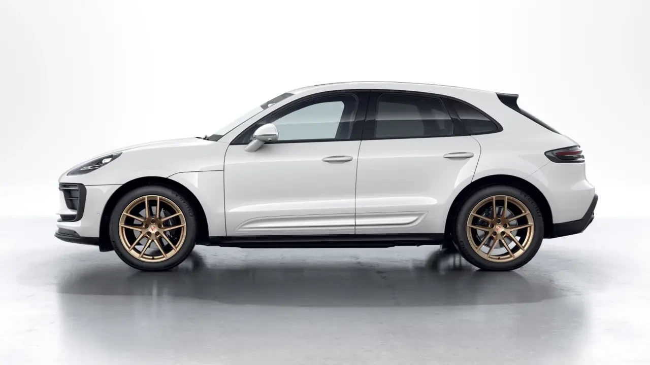 2026 Porsche Macan - Image 16 of 30