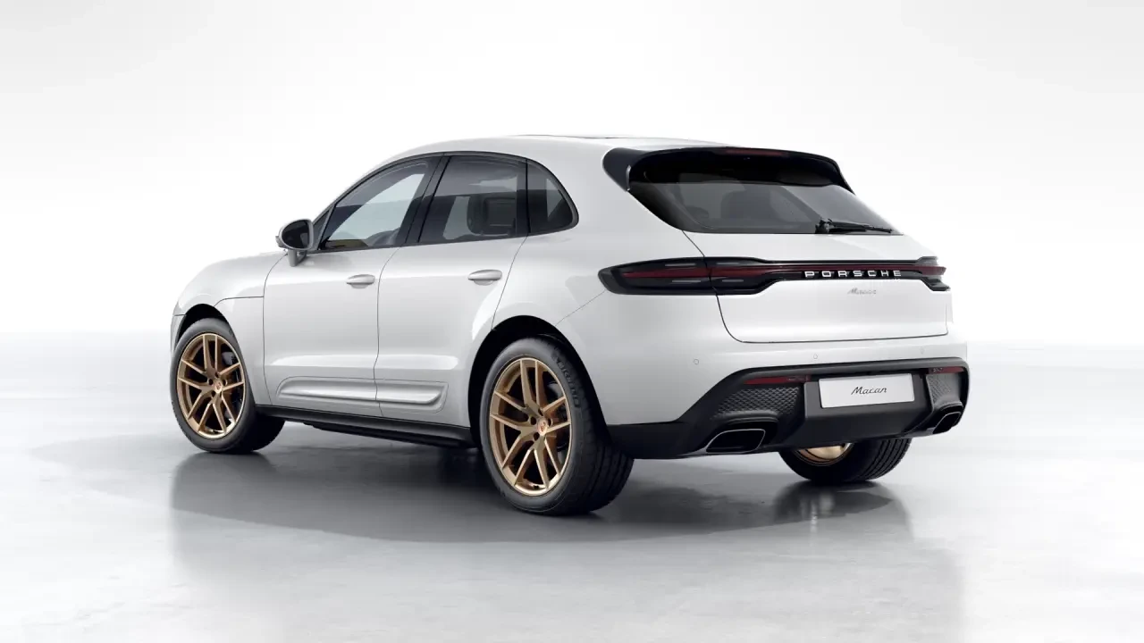 2026 Porsche Macan - Image 24 of 30