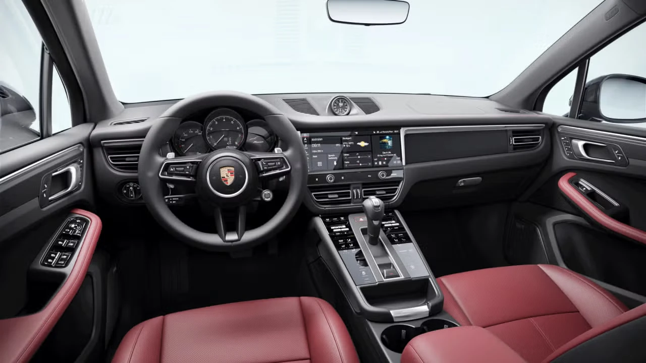 2026 Porsche Macan - Image 28 of 30
