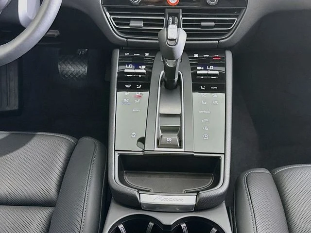 2026 Porsche Macan Electric - Image 16 of 29