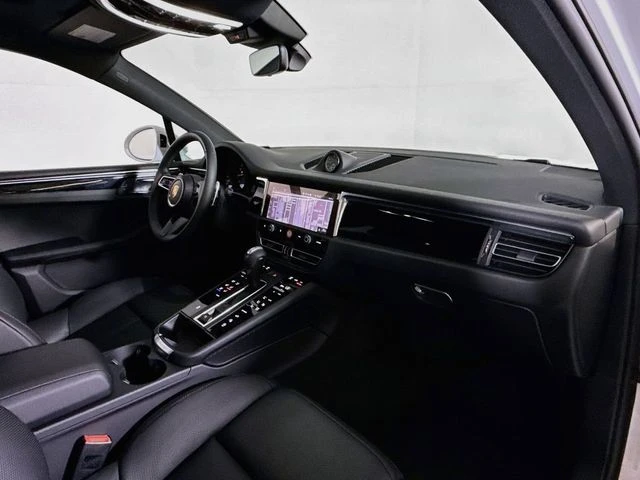 2026 Porsche Macan Electric - Image 17 of 29