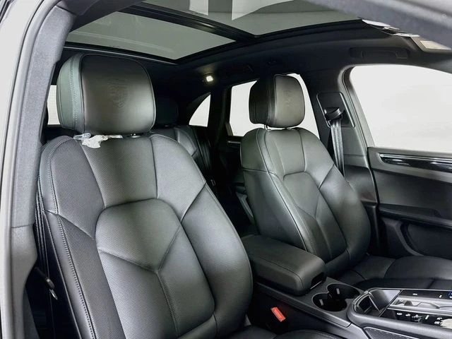 2026 Porsche Macan Electric - Image 18 of 29