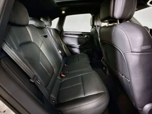 2026 Porsche Macan Electric - Image 19 of 29