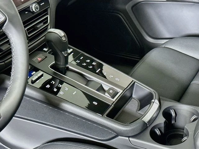 2026 Porsche Macan Electric - Image 21 of 29