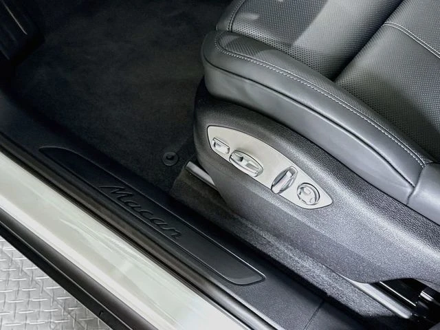 2026 Porsche Macan Electric - Image 22 of 29