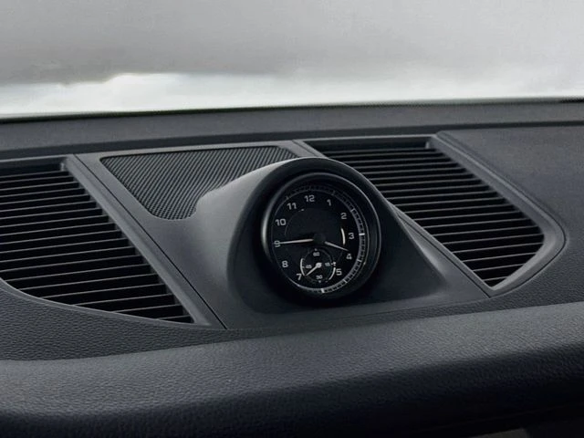 2026 Porsche Macan Electric - Image 25 of 29