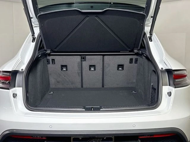 2026 Porsche Macan Electric - Image 26 of 29