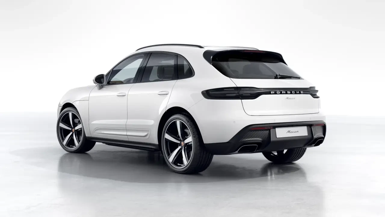 2026 Porsche Macan - Image 24 of 30