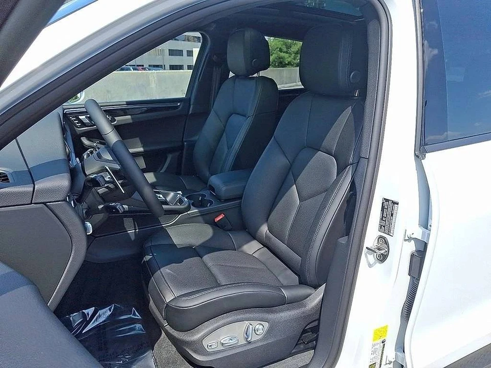 2026 Porsche Macan Electric - Image 5 of 5