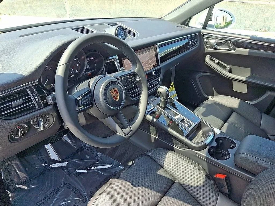 2026 Porsche Macan Electric - Image 4 of 5
