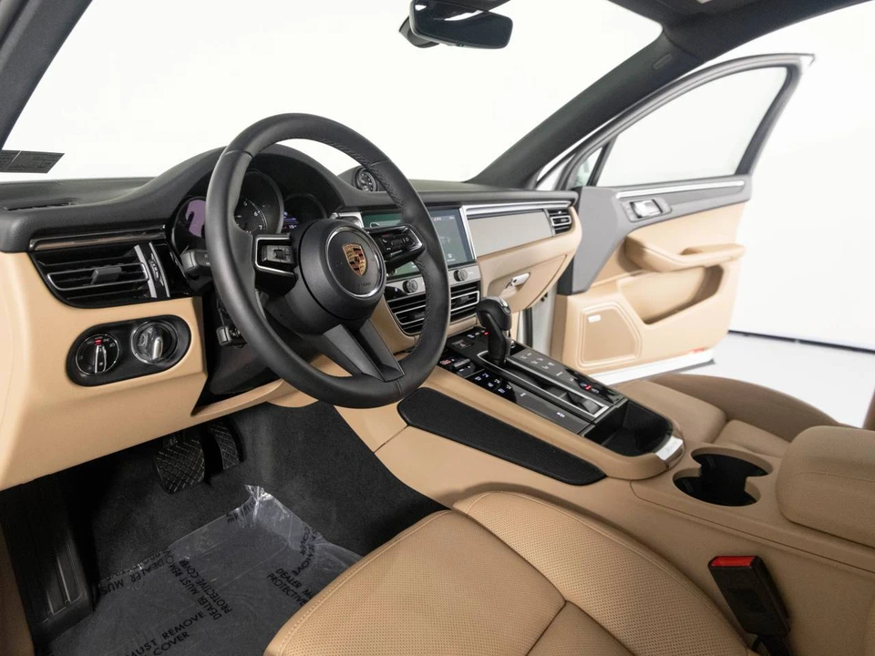 2026 Porsche Macan Electric - Image 4 of 5