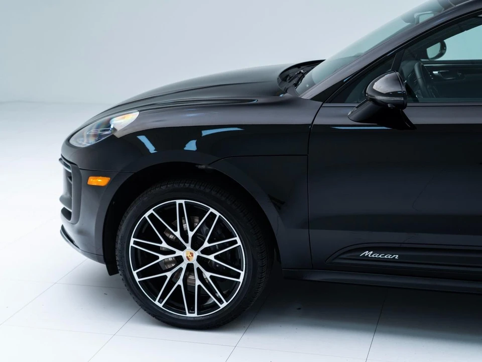 2026 Porsche Macan - Image 11 of 31