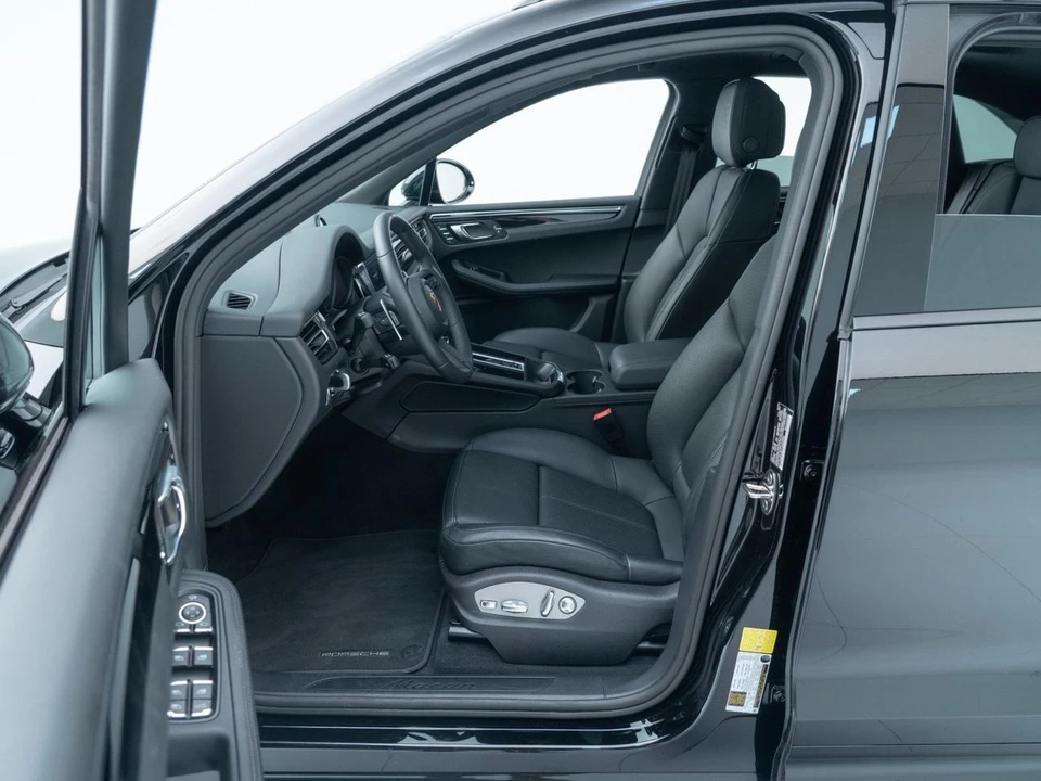 2026 Porsche Macan - Image 18 of 31