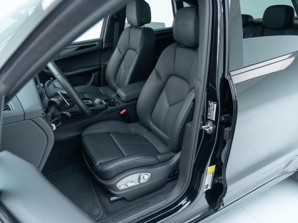 2026 Porsche Macan - Image 5 of 31