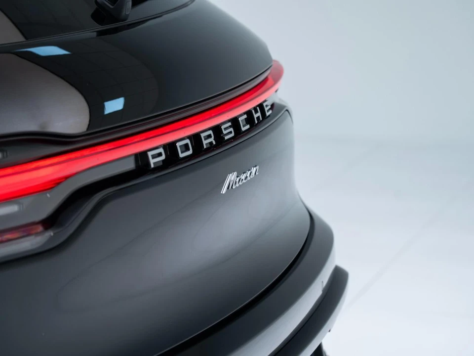 2026 Porsche Macan - Image 14 of 31