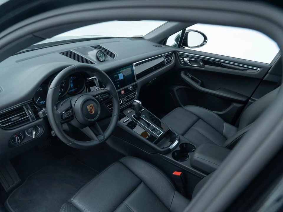 2026 Porsche Macan - Image 4 of 31