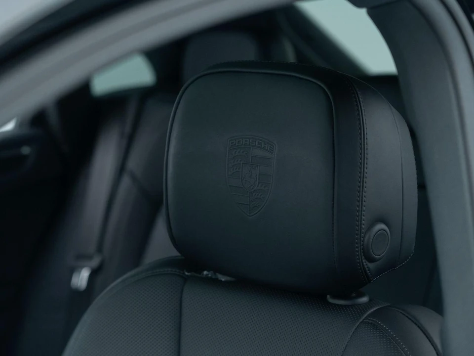 2026 Porsche Macan - Image 19 of 31