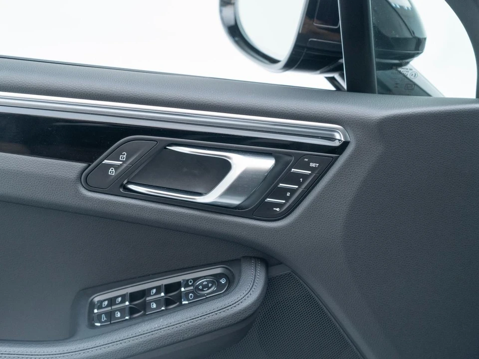 2026 Porsche Macan - Image 22 of 31