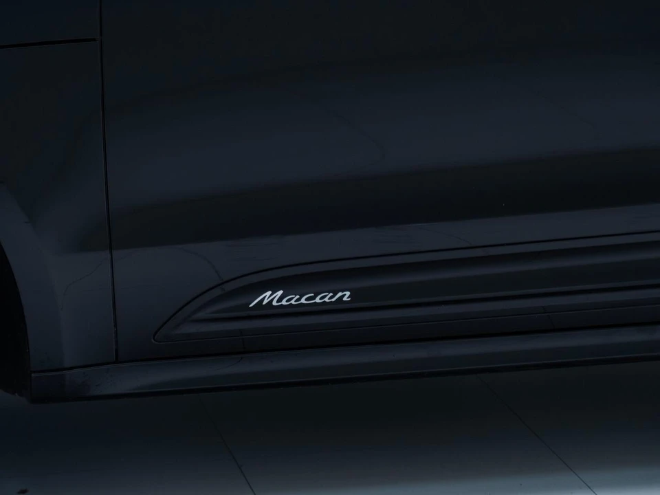 2026 Porsche Macan - Image 13 of 31