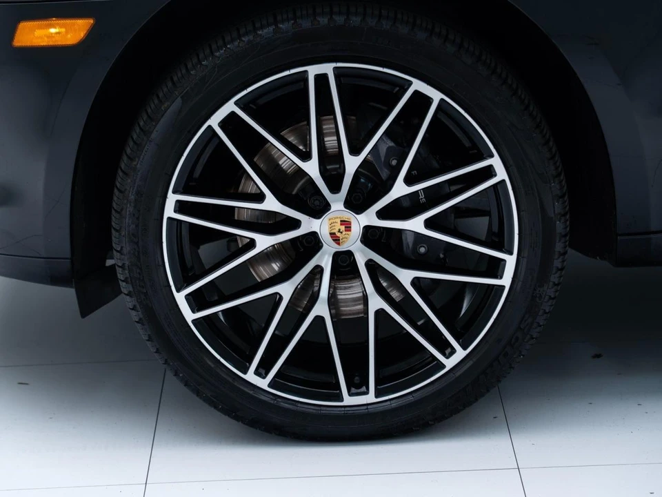 2026 Porsche Macan - Image 12 of 31