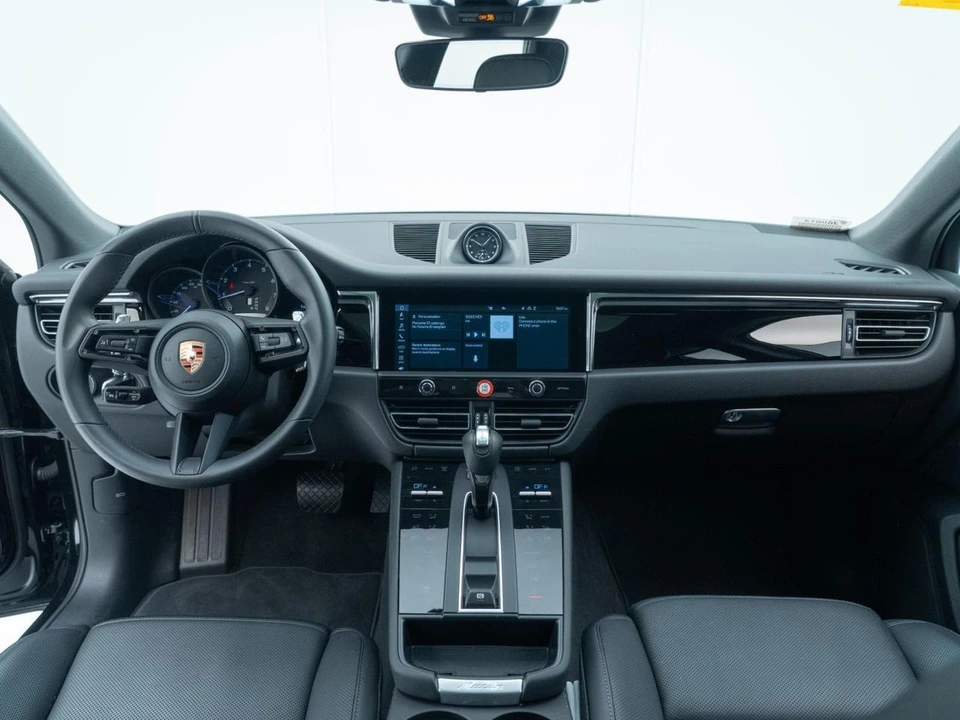 2026 Porsche Macan - Image 30 of 31