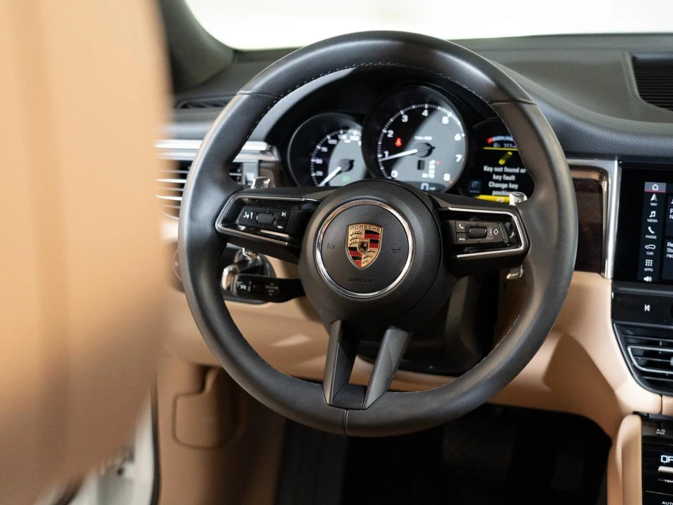 2026 Porsche Macan - Image 26 of 27